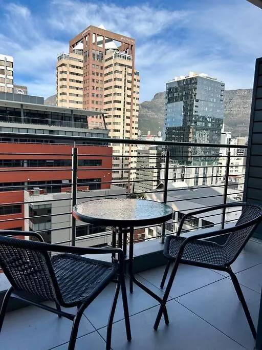 Modern 14Th Floor Apt With Balcony & Mountain Views At 16Onbree Cape Town