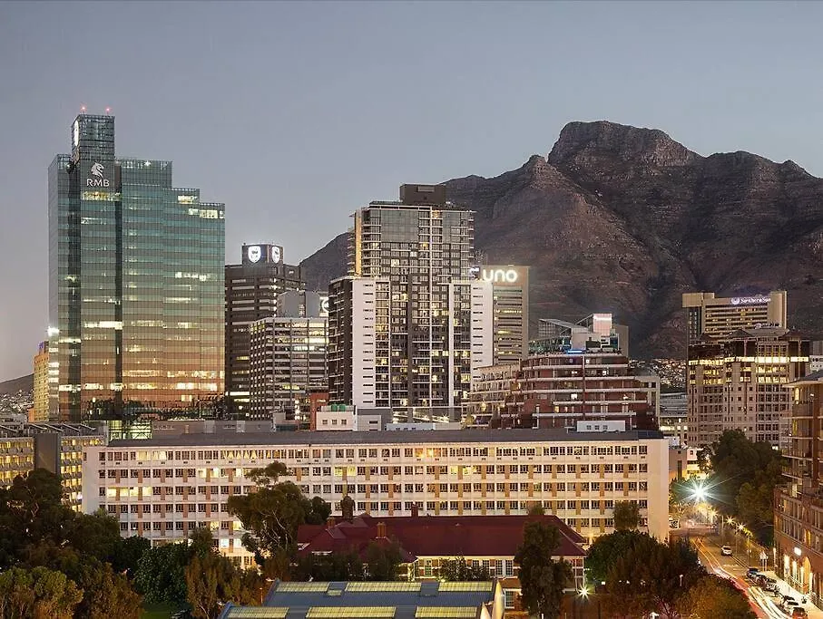 Modern 14Th Floor Apt With Balcony & Mountain Views At 16Onbree Cape Town