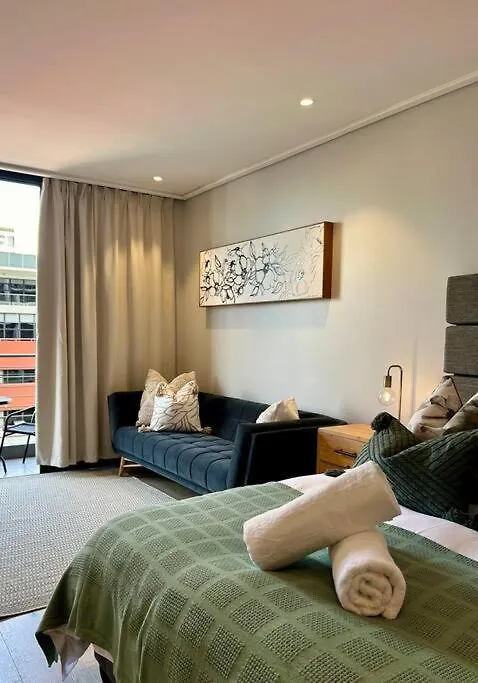 Modern 14Th Floor Apt With Balcony & Mountain Views At 16Onbree Cape Town
